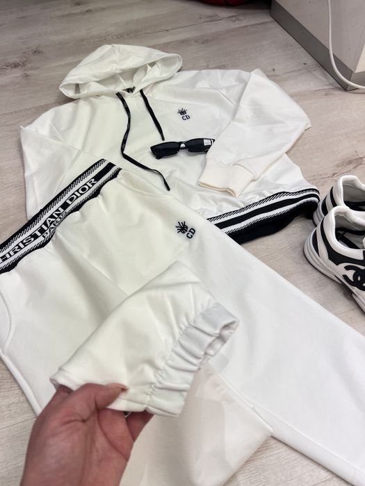 Piekny dres bialo czarny r.M bawelna Dior