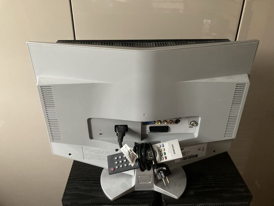 Telewizorek samsung 15 cali