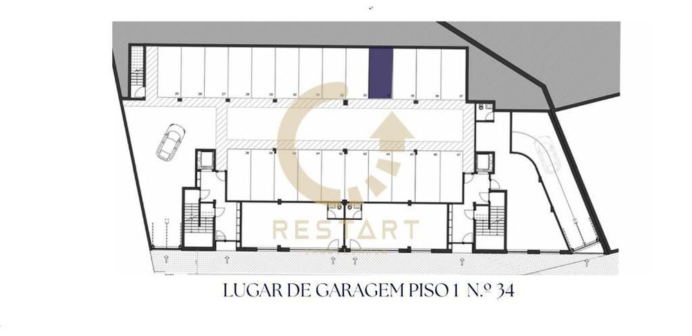 Studio T0 com varanda e lugar de garagem em Costa Cabral
