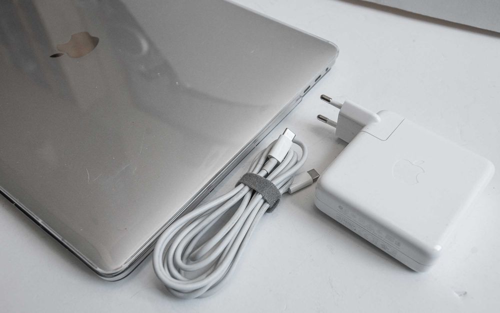 MacBook Pro 15" A1707 i7 16/256, touchbar