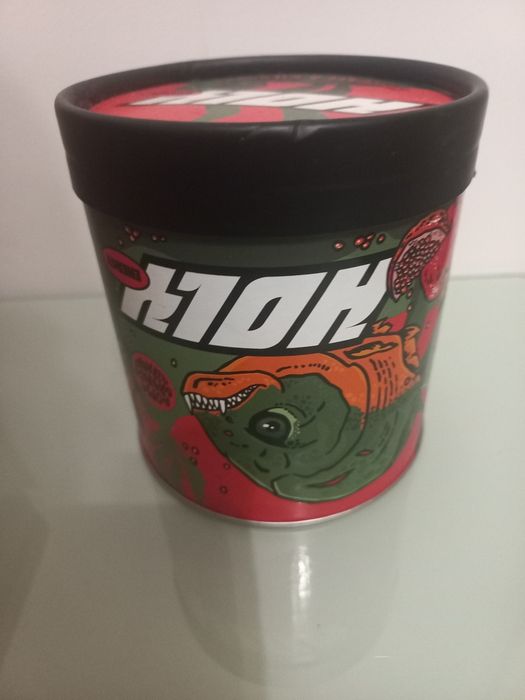 Holy E o smaku granatu