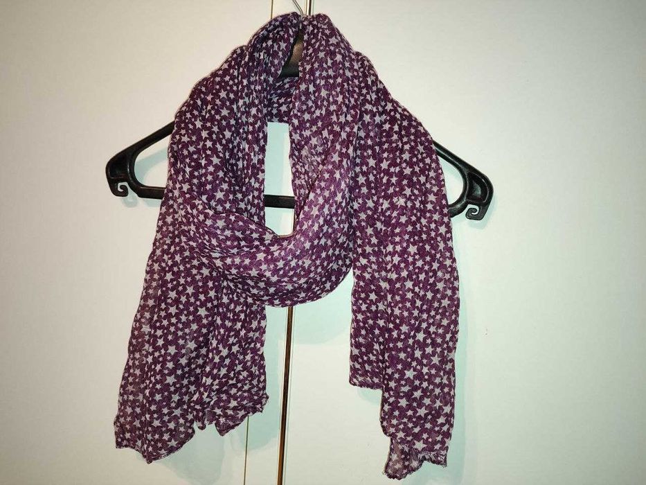 Шаль, палантин із жатої легкої тканини, в білих зірочках.