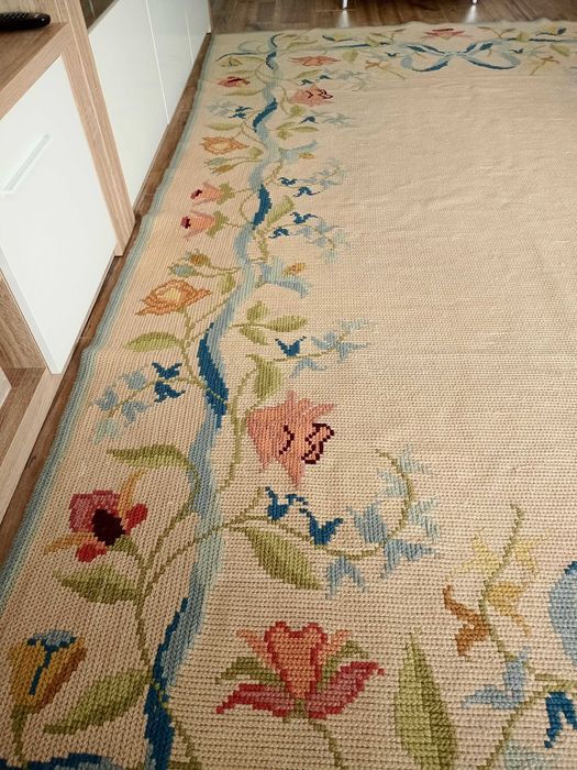 Tapete Arraiolos 330x210cm.Excelente estado.Entrega Setúbal, ou outra zona a combinar.