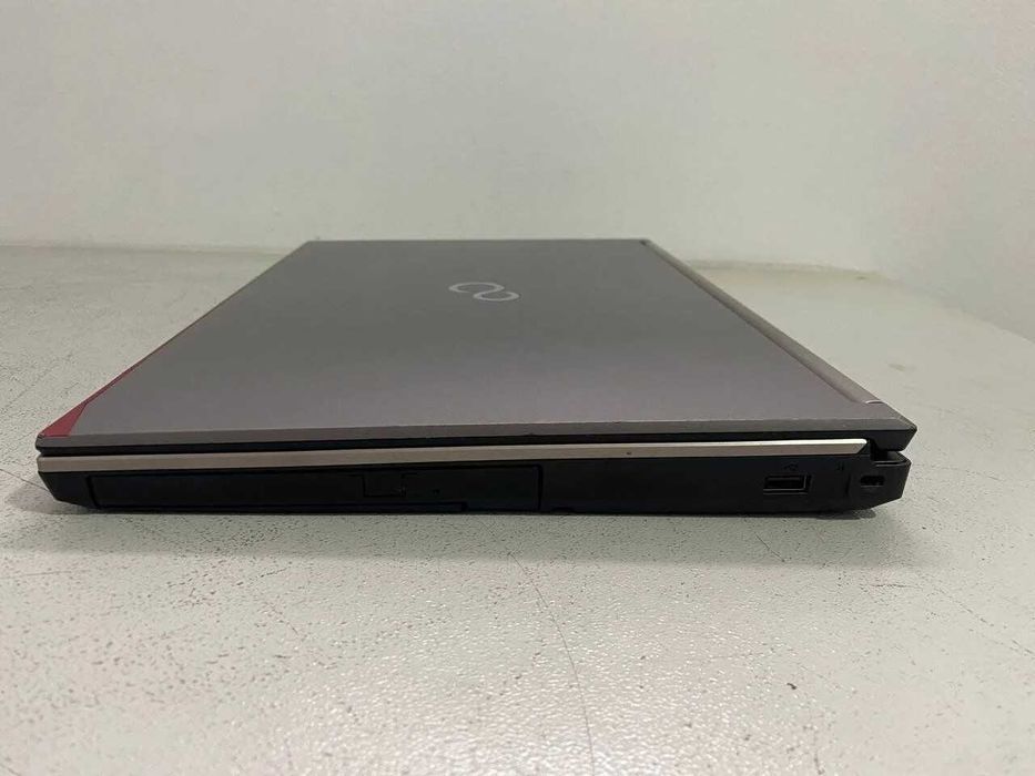 Мобільна робоча станція Fujitsu Celsius H760 / 15.6" (1920x1080) IPS /Core i7-6920HQ / 32 GB DDR4 / 256 GB SSD / Quadro M2000M, 4 GB / WebCam
