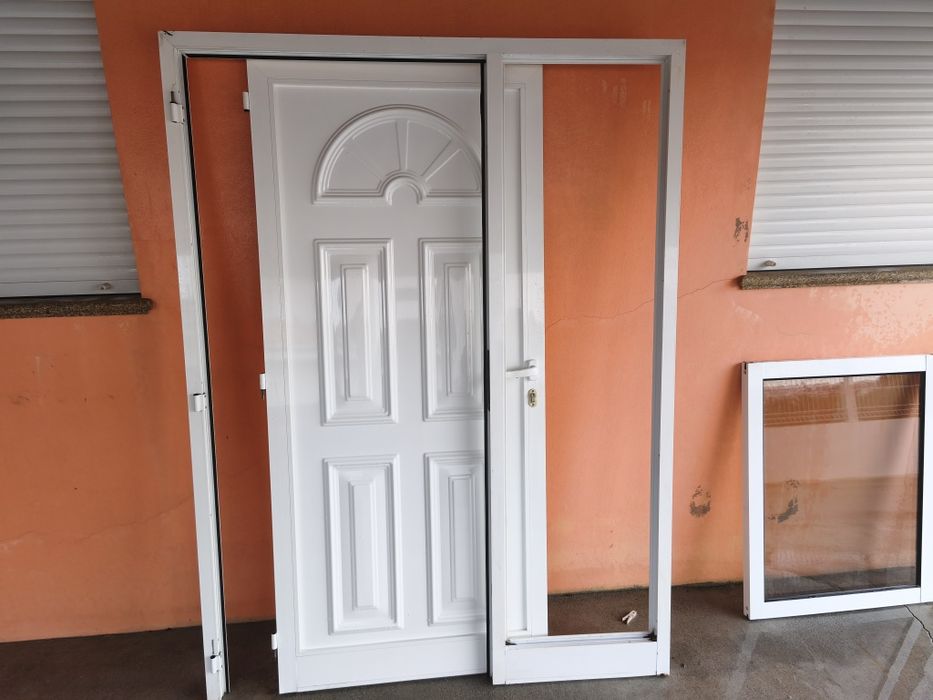 Porta com vitral e janela lacado branco