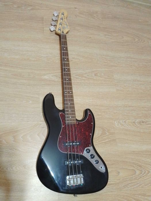 Бас гитара KRUZER