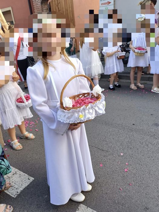 Alba komunijna dla dziewczynki 146