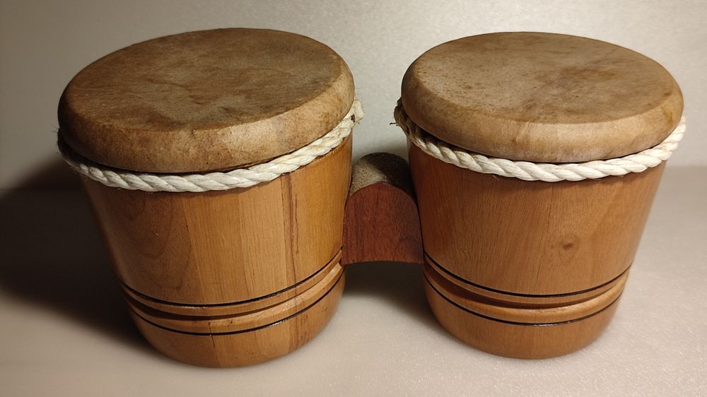 Bongôs de madeira Cuba