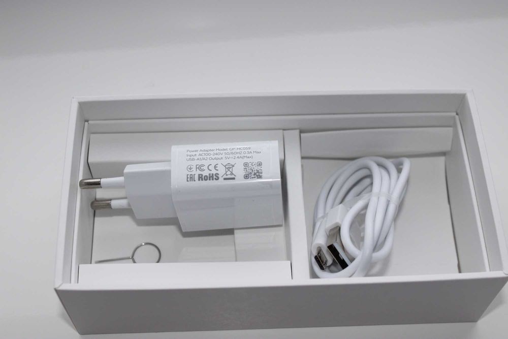 Продам телефон Xiaomi Mi Play 4/64