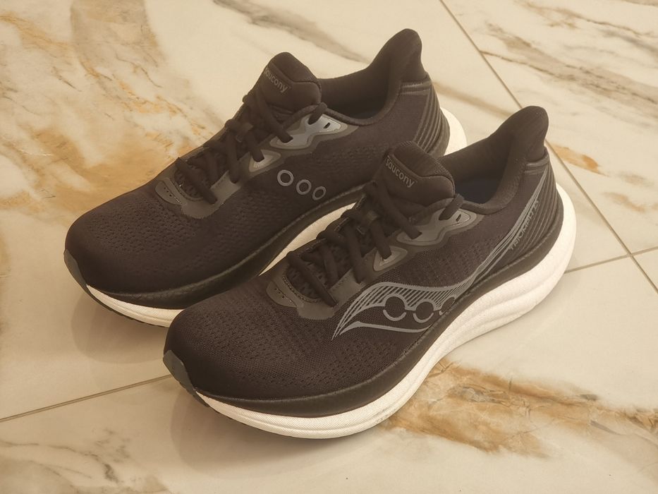Оригінал 100% чоловічі кросівки saucony triumph 23  eur 43