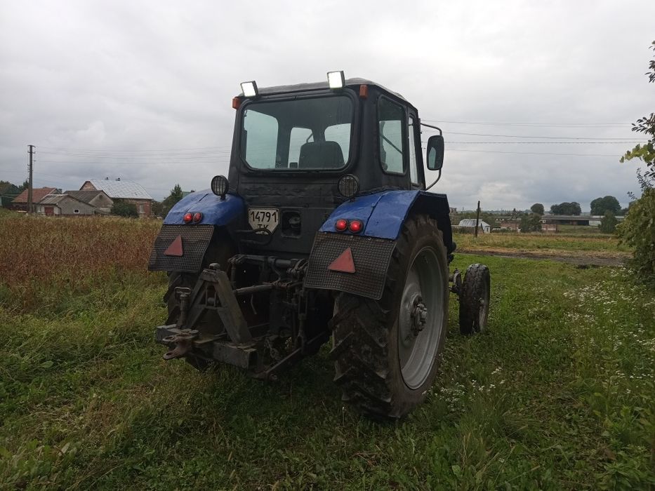 Трактор ЮМЗ-6АЛ на стартері та дозаторі