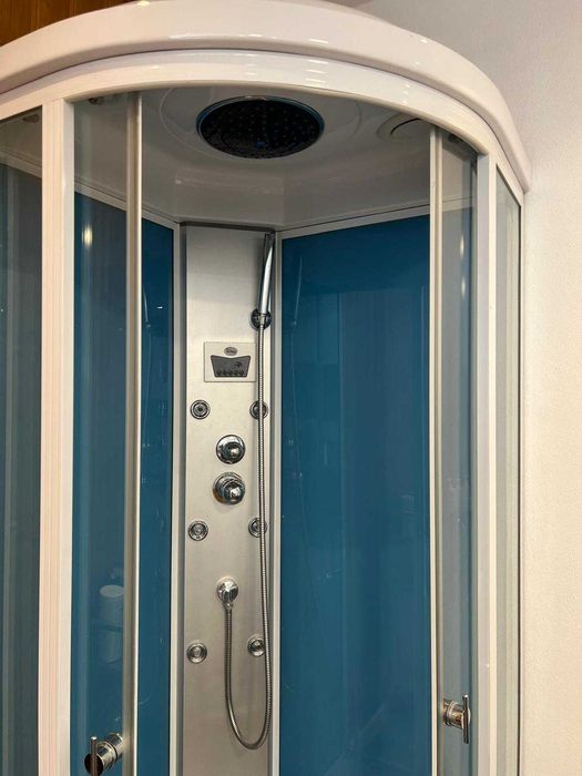 Cabine de Duche em quarto de círculo completa com Hidromassagem e música