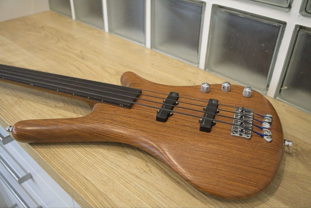 Warwick Corvette Standard 4 fretless gitara basowa
