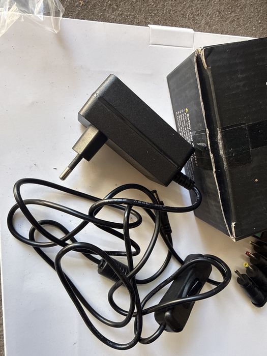 Zasilacz ladowarka Ac adapter wymienne rozne koncowki