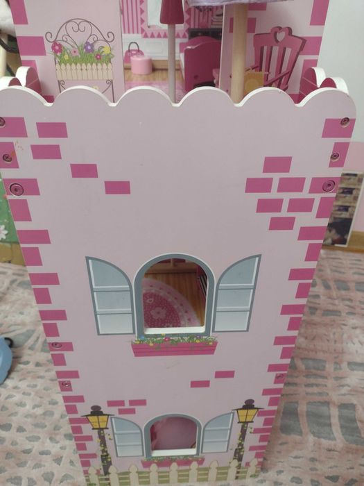 Domek dla lalek piętrowy