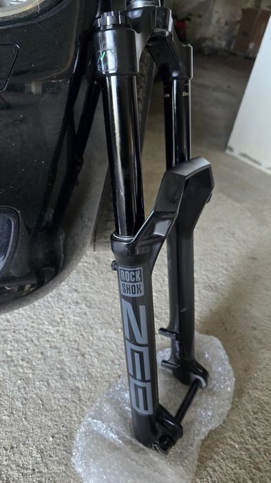 Suspensão rockshox zeb