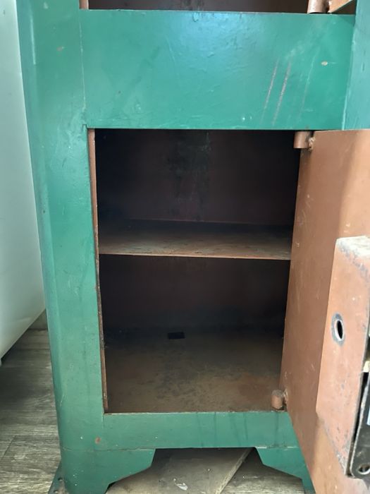 Сейф на два отдиления