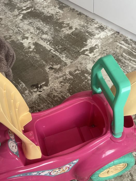 Толокар машинка для дівчинки