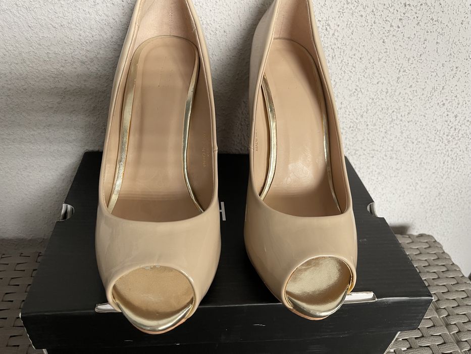 Szpilki na platformie