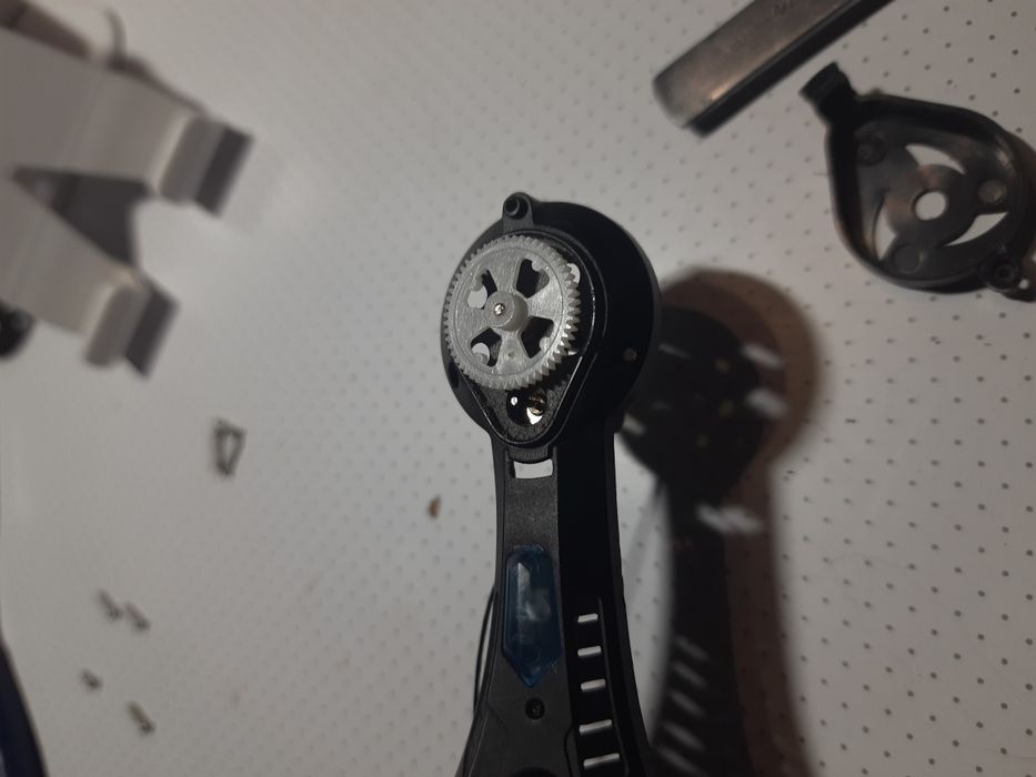 4х канальный управляемый квадрокоптер на запчасти