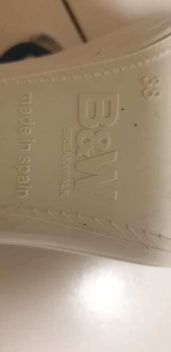 ténis com salto alto