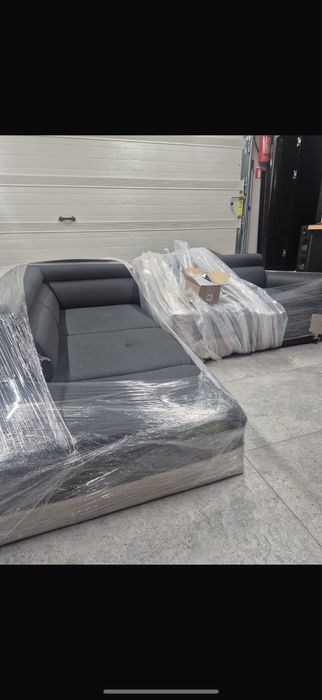 Narożnik z funkcją spania , skrzynią i regulowanymi zagłowkami