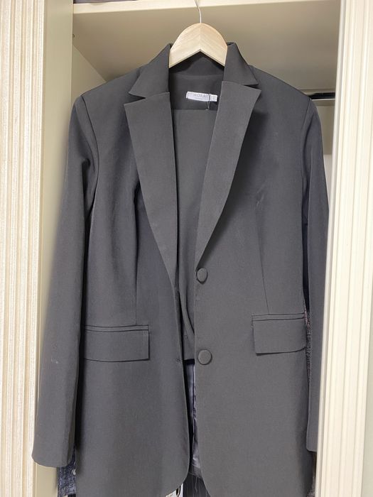 Чорний подовжений жакет / діловий піджак