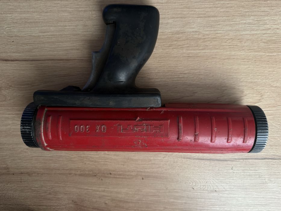 pistolet do osadzania gwozdzi osadzak gwozdziarka Hilti Dx300