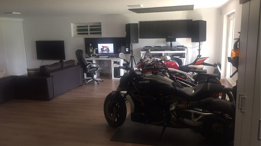 Ducati XDiavel S 1260cc (Nacional) - 7.690 km - Estado de Exposição (Guardada em Estúdio)
