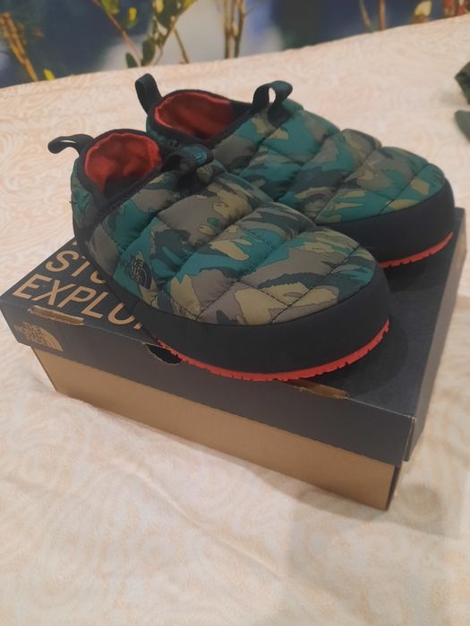 Кросівки-тапулі, фірмені