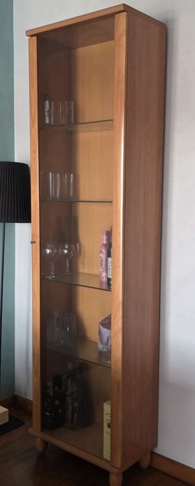 Conjunto de móveis de sala elegante e espaçoso