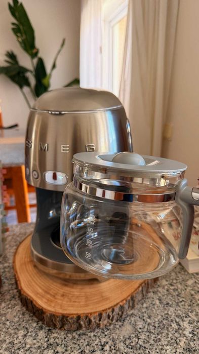 SMEG Máquina de Café de Filtro — Linha Anni 50 | Aço Inox