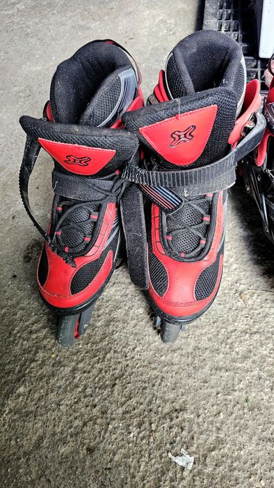 Vendo 2 pares de patins em linha.