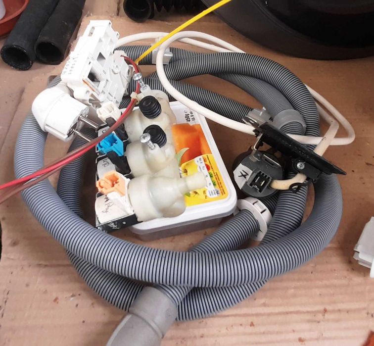 Vendo material a funcionar para máquina lavar ARISTON / HOTPOINT