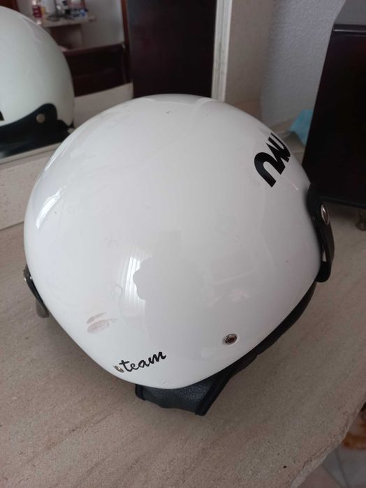 Capacete sem viseira!