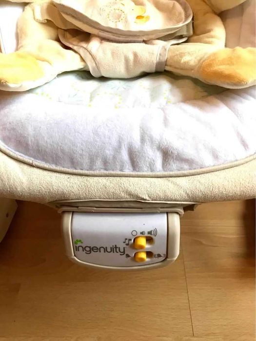 Leżaczek dla niemowląt firmy Ingenuity. - Ingenuity Quacks & Cuddles
