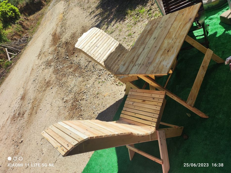 Cadeiras e mesas de pellets