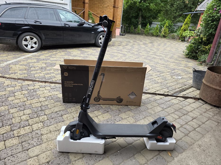 Продам електро самокат xiaomi
