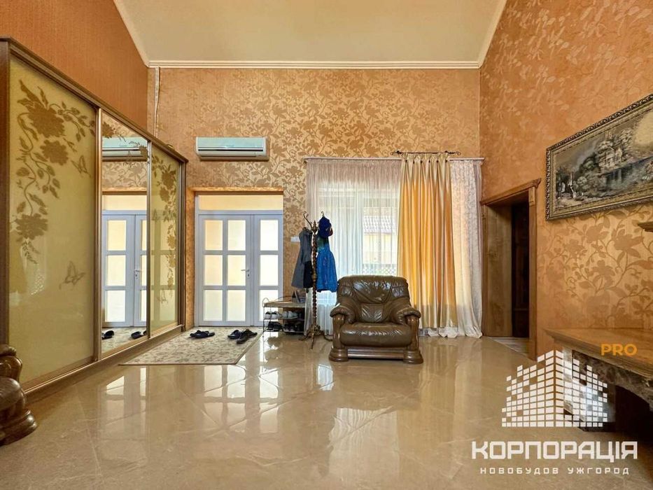 Продаж готового будинку, 280 м2,  28 соток, с.Галоч, 11 км до Ужгорода