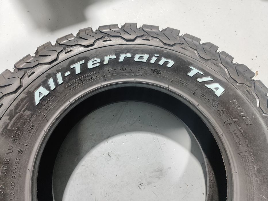 2 pneus novos 235-70R16 BF Goodrich - Oferta da entrega