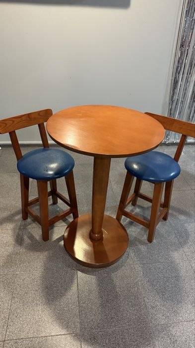 Conjunto 1 mesa e 2 cadeiras