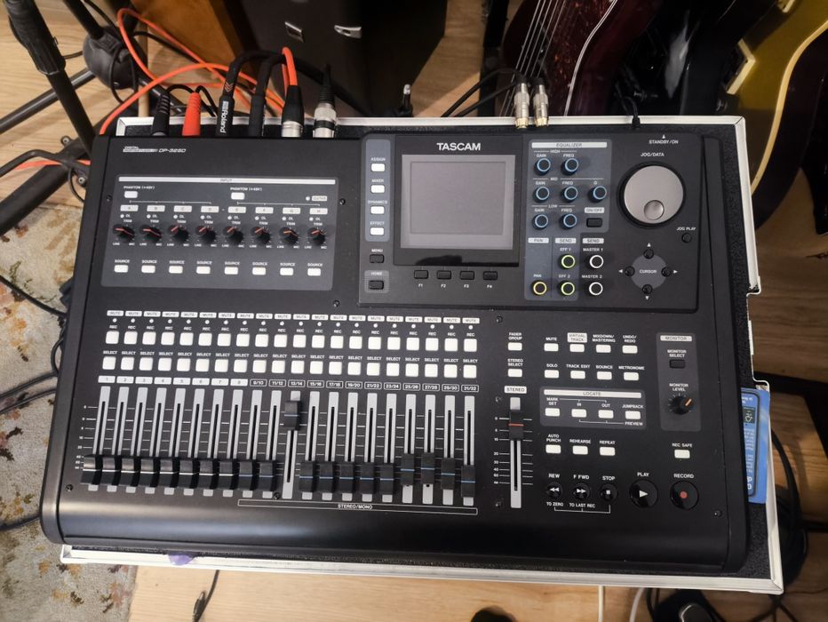 Tascam DP32SD rejestrator cyfrowy.