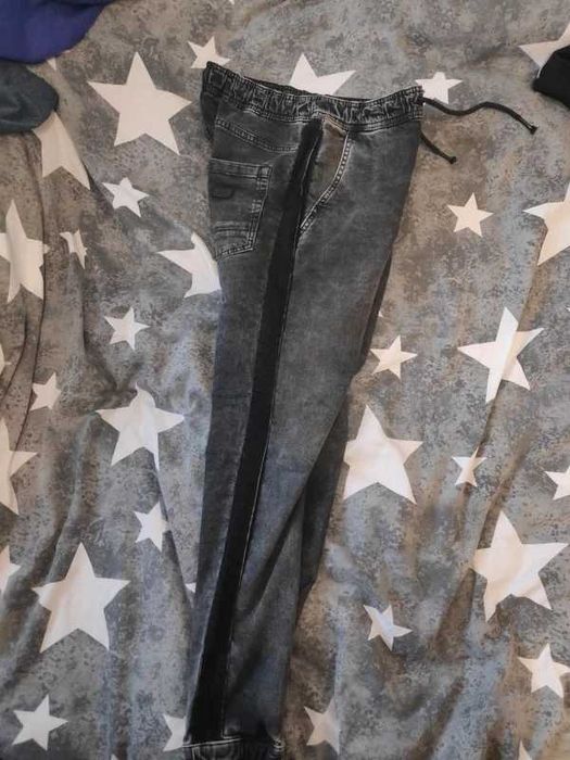Spodnie czarne Jogger. Cropp. Rozm. W30, L32.