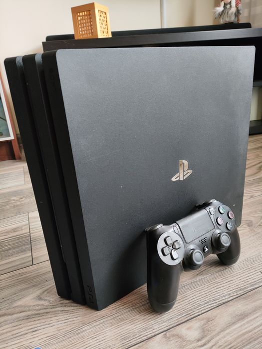 PS4 Pro z grą Death Standing.