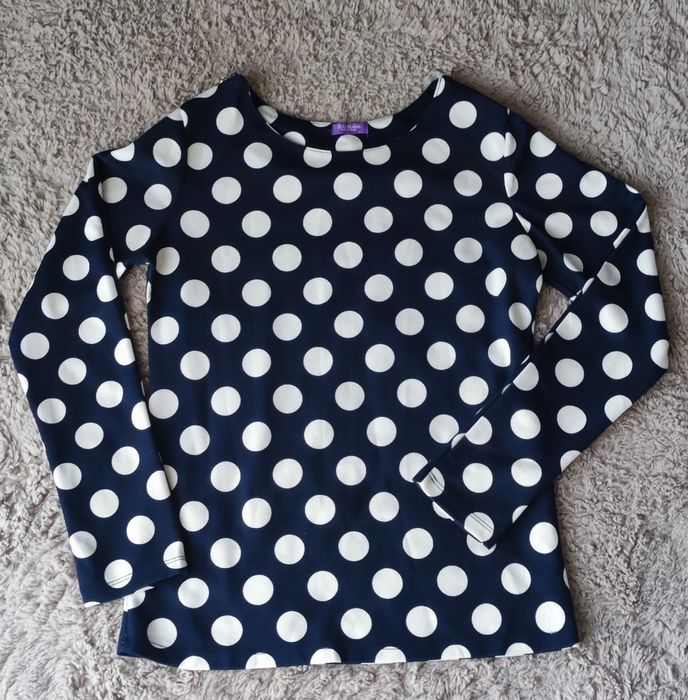 Bluzka damska granatowa  w białe grochy z ozdobnymi zameczkami 36