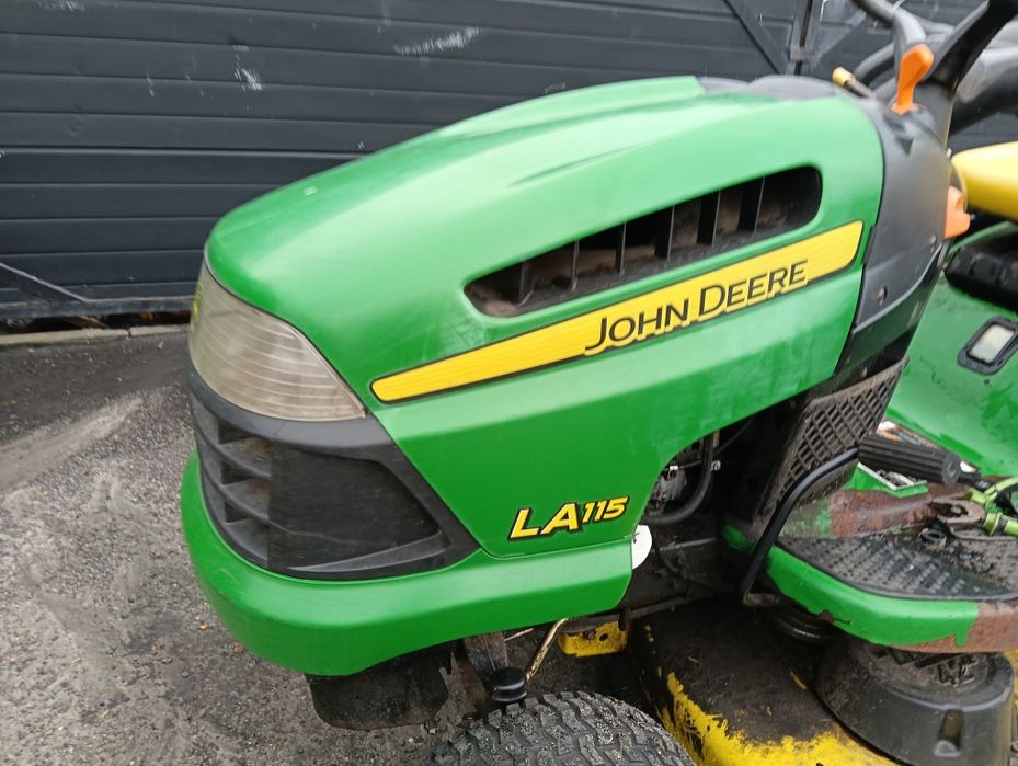 Traktorek kosiarka John Deere La 115 i inne maska obudowa osłona