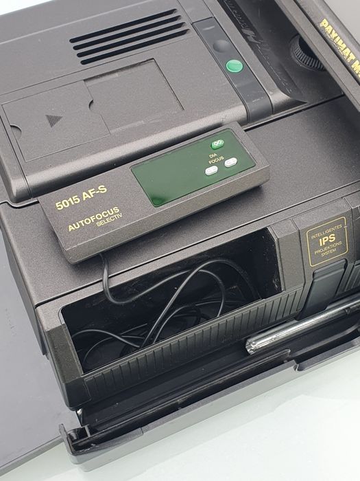 Rzutnik do slajdów Braun multimag 5015 AF.  Ekranem