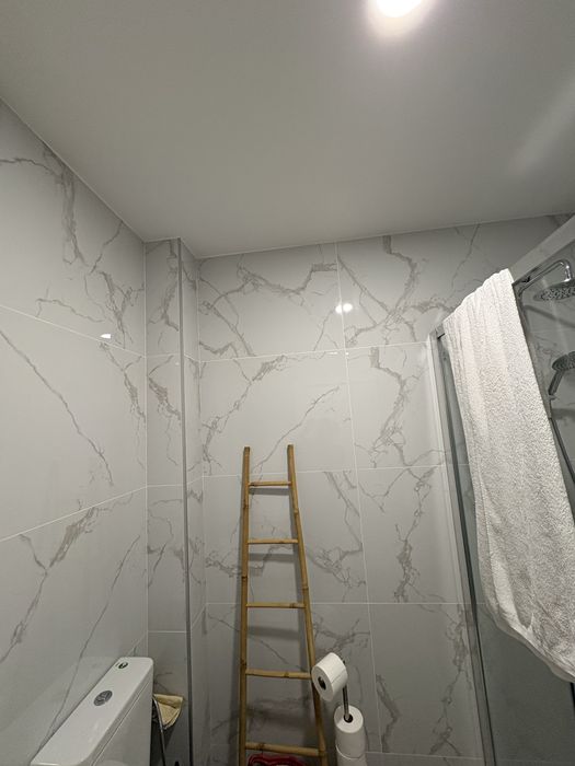 Serviço: remodelação, construção, eletrica, infiltraçao, ladrilho, etc