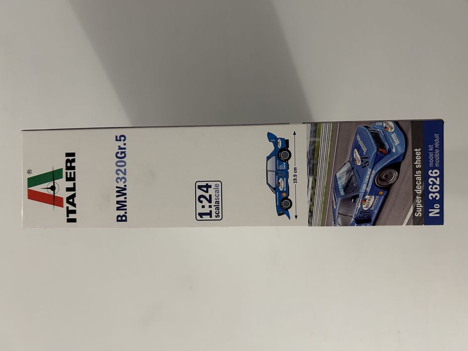 Samochód BMW 320 model Italeri 3626