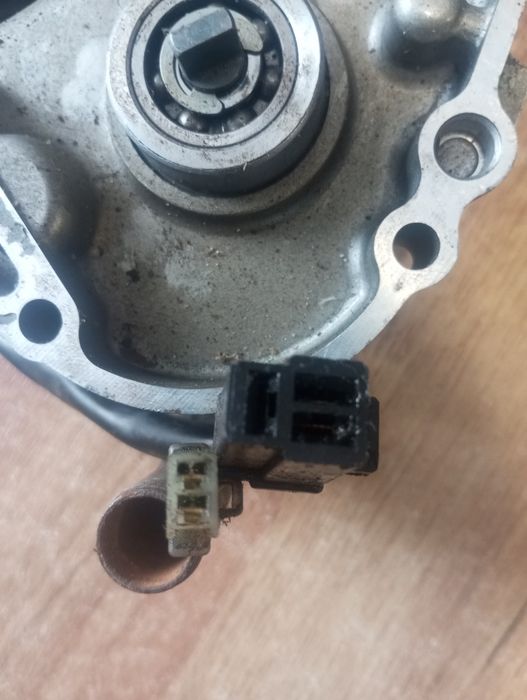 Dekiel stator pompa wody Suzuki Burgman 125 pokrywa misa kapa